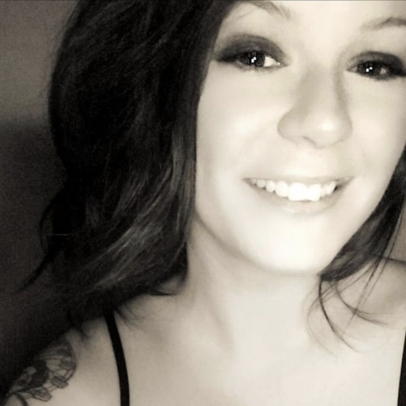 Meet your Posher, Jenna - Picture 2 of 2